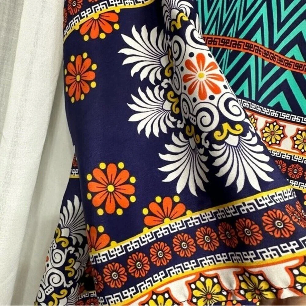 Francesca's Cold Shoulder‎ Floral Medallion Geometric Pattern Small Top - Picture 9 of 16